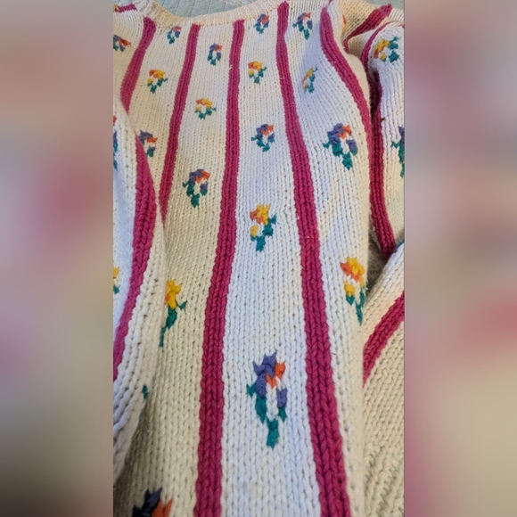 The Eagles Eyes Hand Knit, Natural Fibers Sweater - Size M/L - Picture 8 of 9